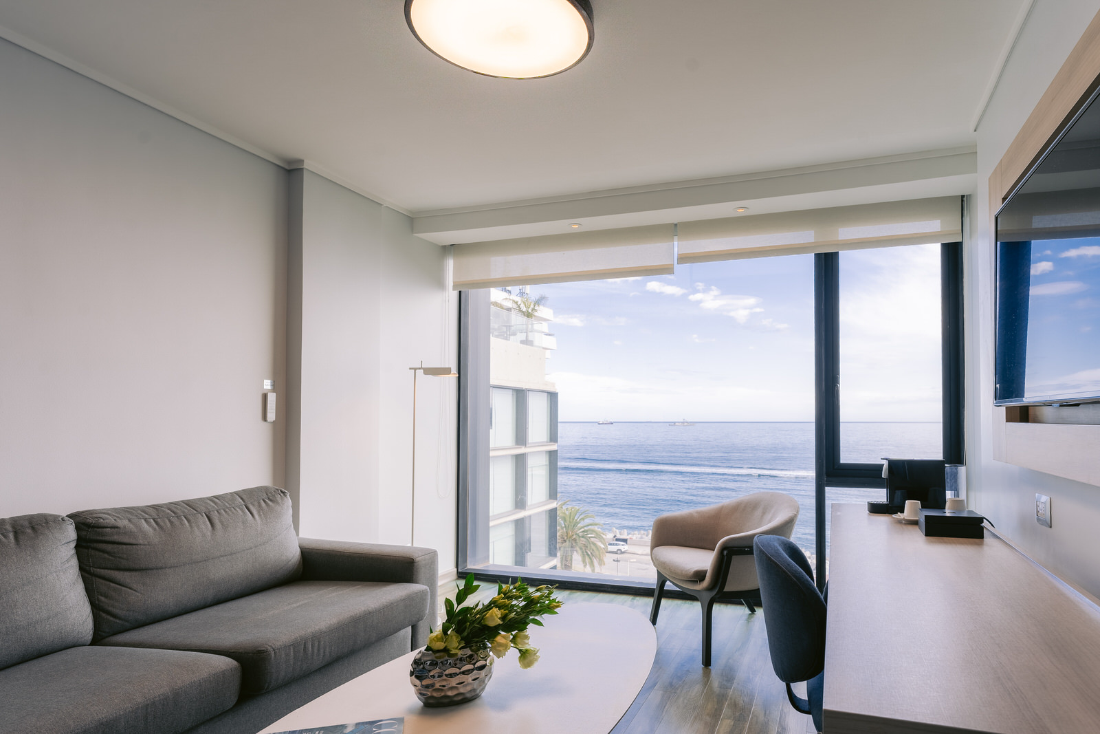 Fotografía arquitectura living comedor hotel vista mar Chile