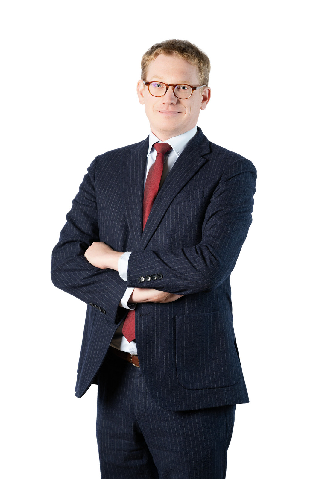Fotografía retrato corporativo hombre traje fondo blanco Santiago