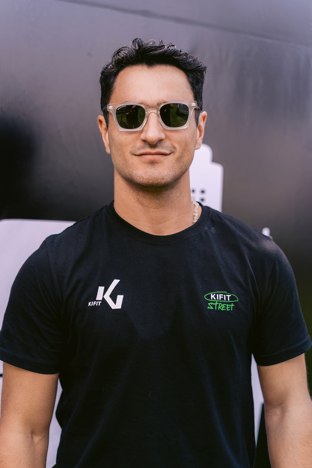 Kifit TNF Endurance Trail 2025 — retrato hombre lentes kifit sonriendo