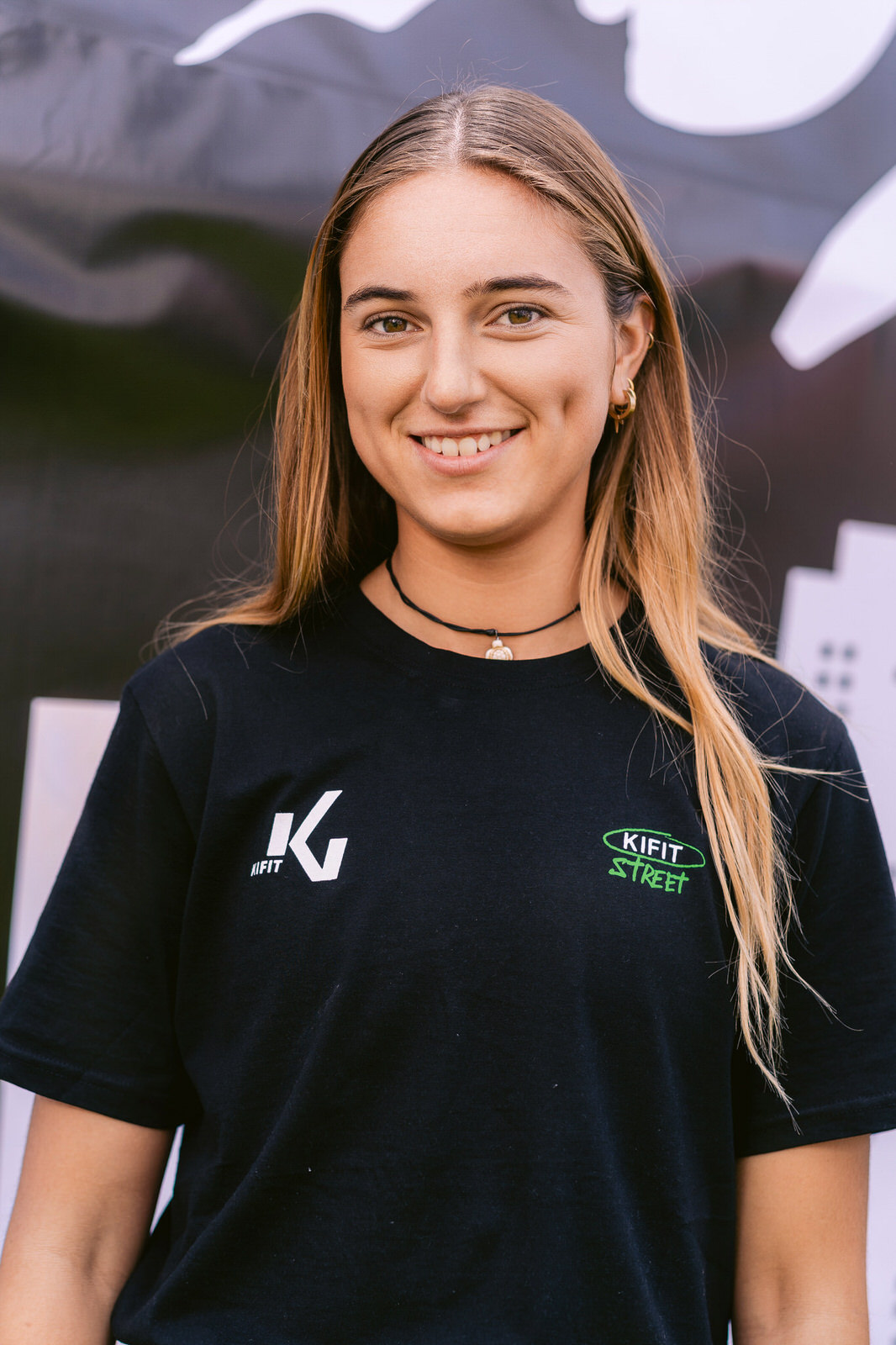 Kifit TNF Endurance Trail 2025 — retrato mujer rubia kifit