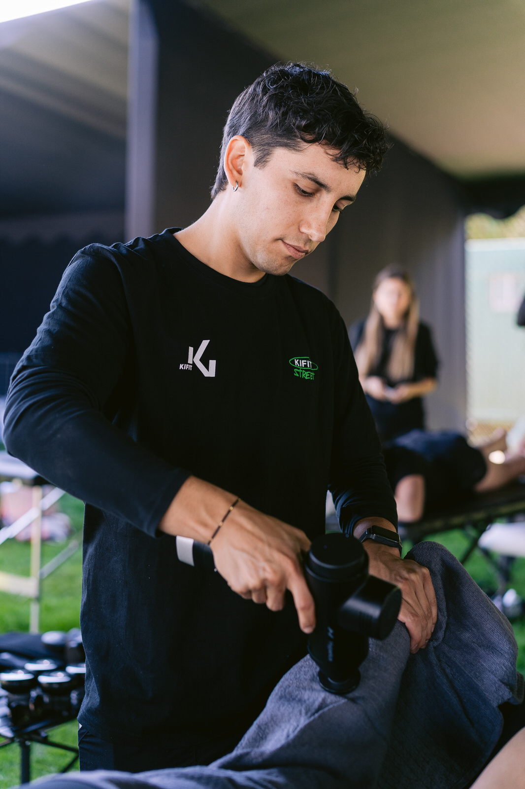 Kifit TNF Endurance Trail 2025 — staff ajustando camara equipo