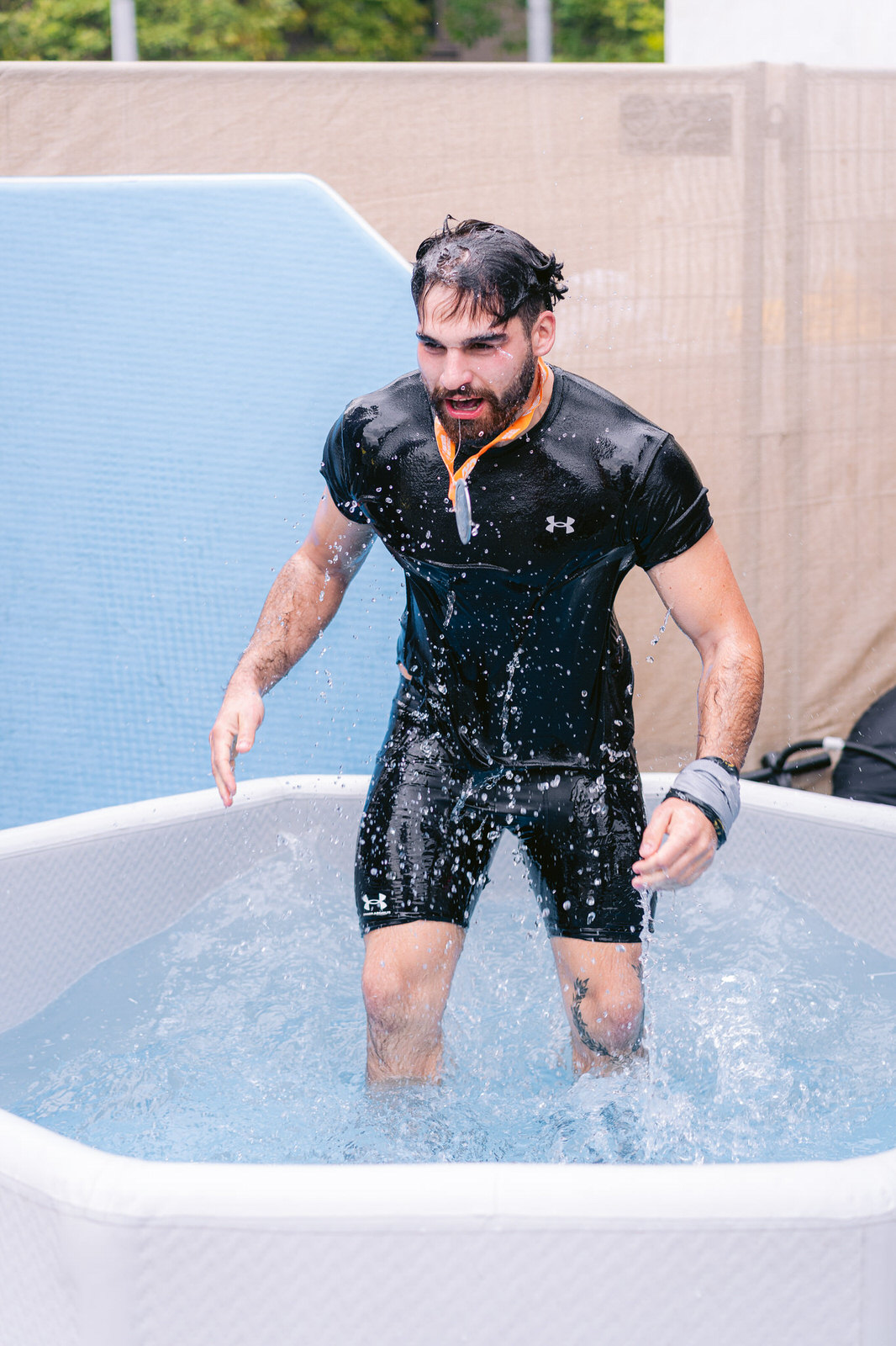 Maratón de Santiago 2025 — atleta hombre tina hielo medalla 1