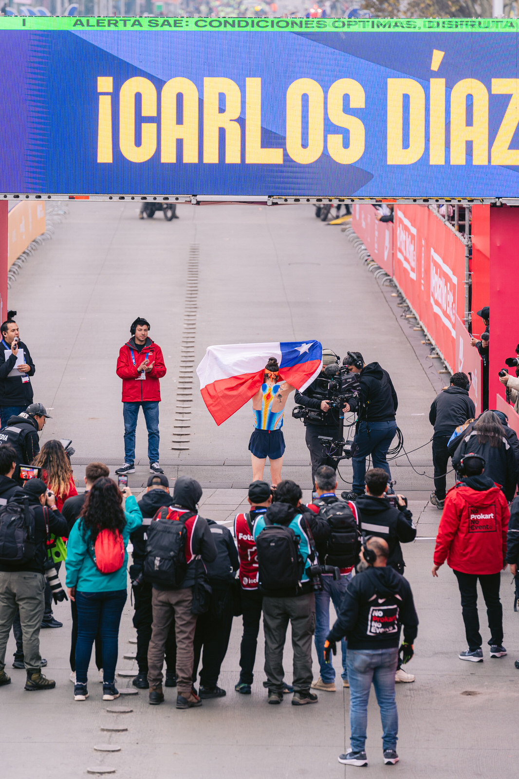 Maratón de Santiago 2025 — ganador carlos diaz cartel 42k