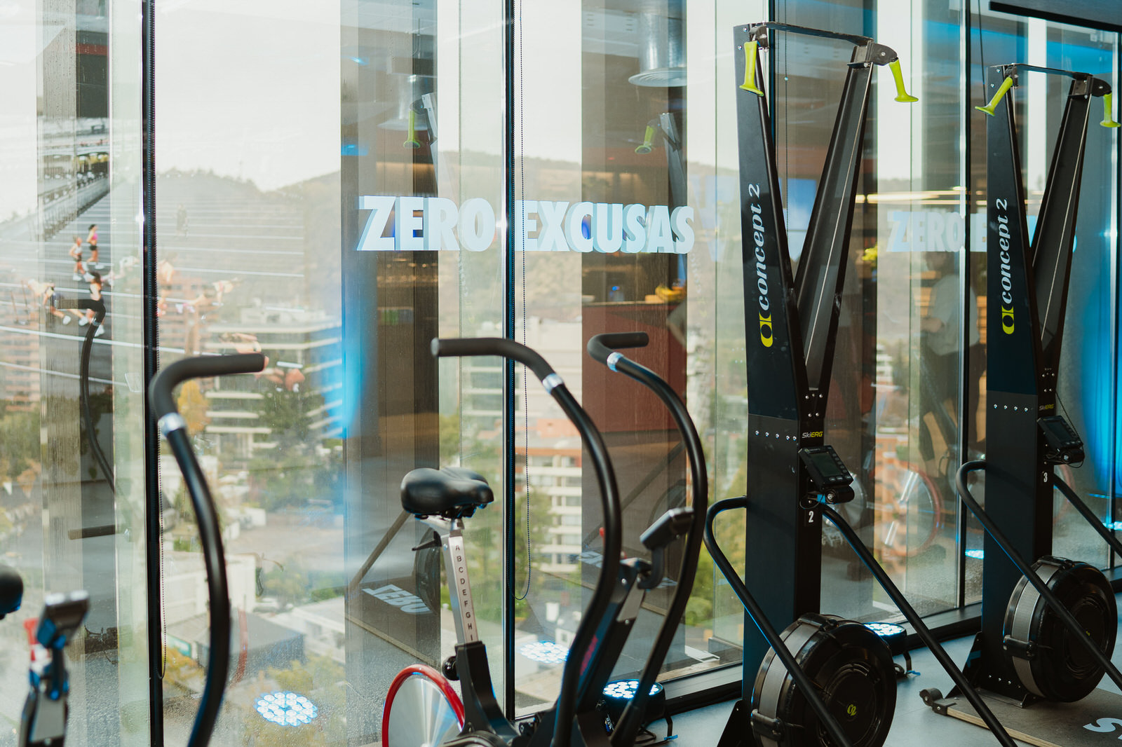 Red Bull RB Zero — espacio zero excusas bicicletas ventanal