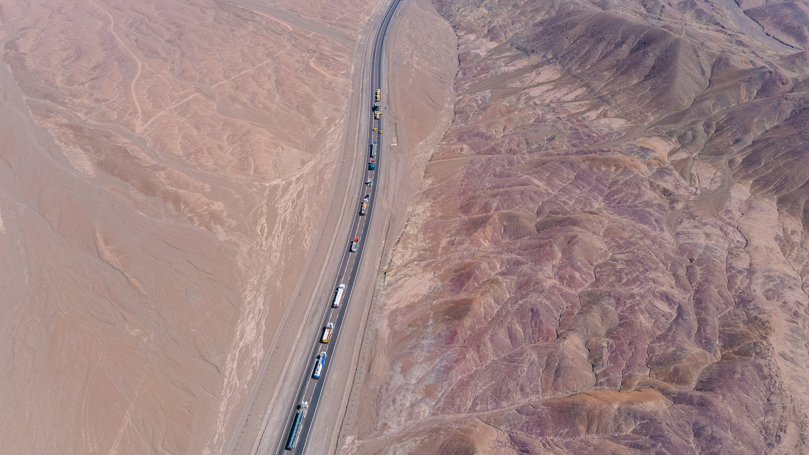 WEG Transformador Antofagasta — dron aereo camino cerros desierto