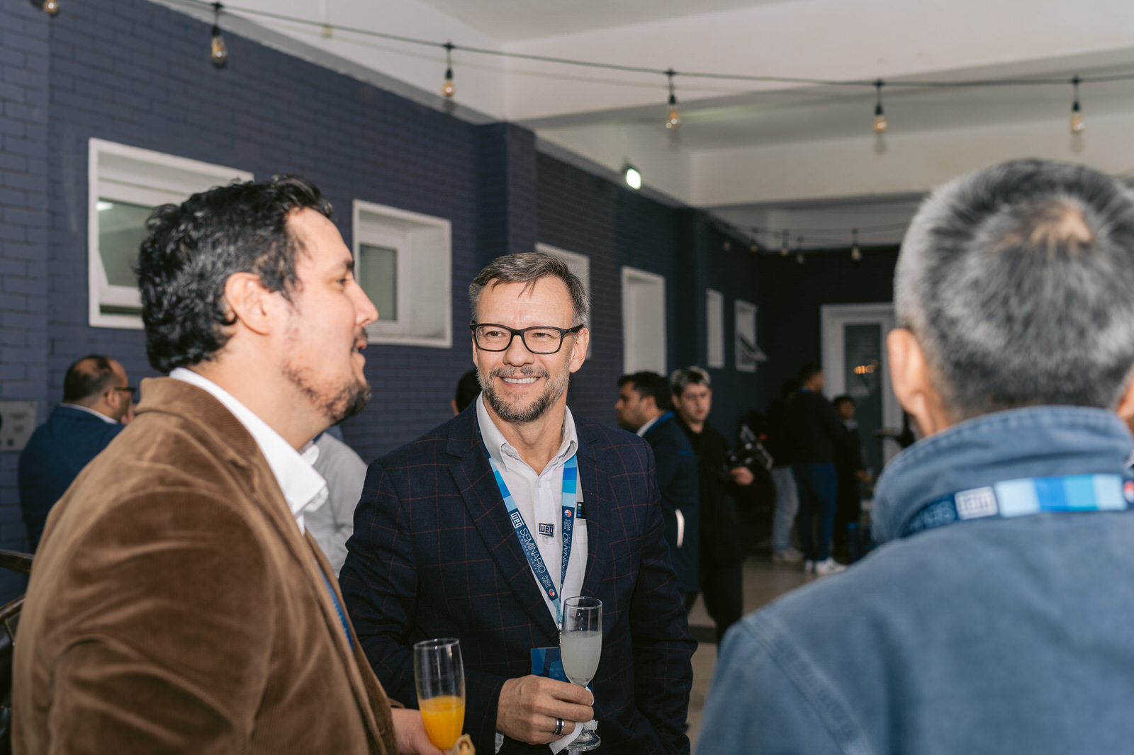 Networking dos personas Seminario WEG Antofagasta