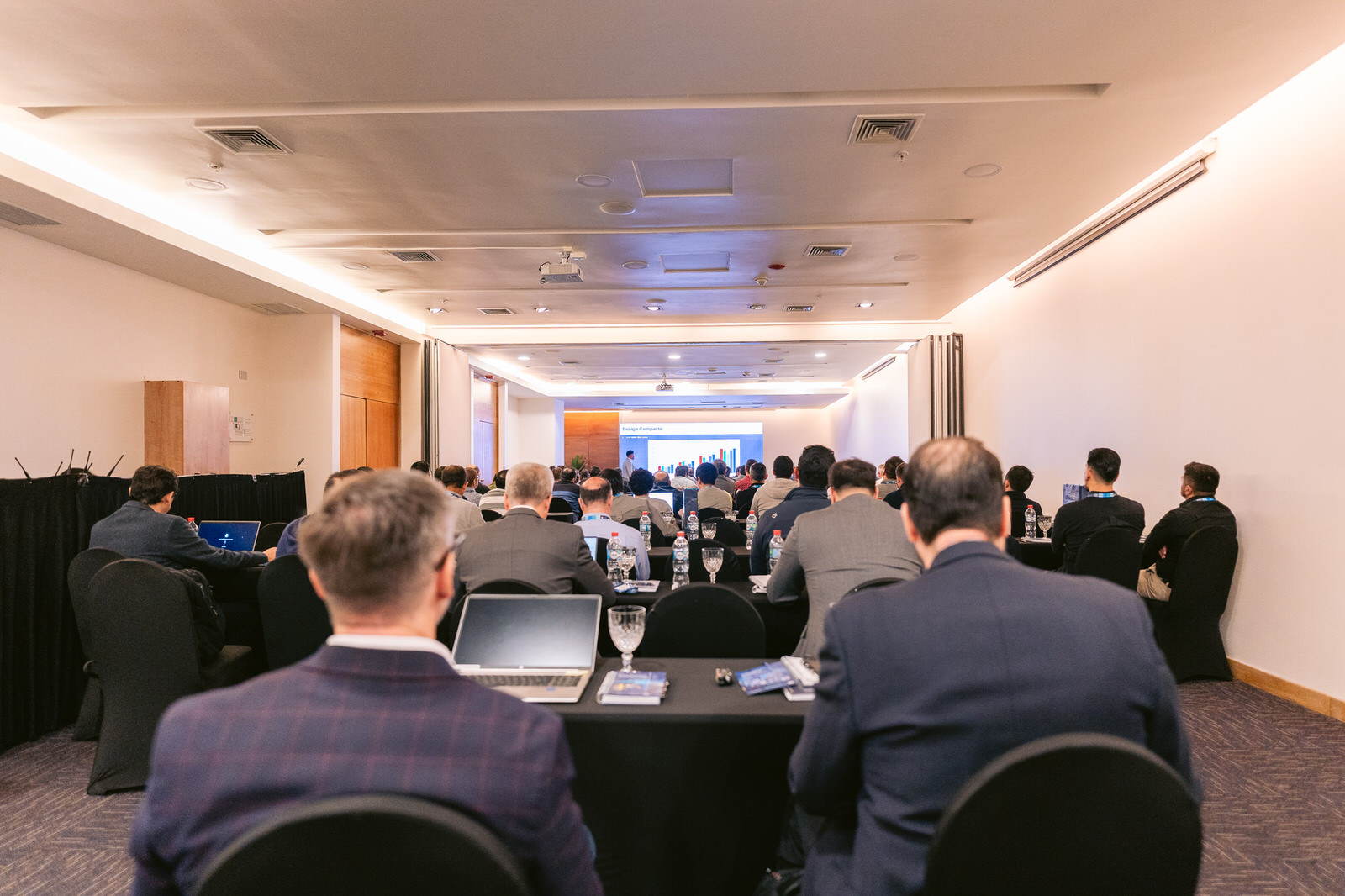 Sala ponente al fondo 2 Seminario WEG Concepción
